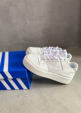 Adidas originals forum bold white жіночі білі повсякденні кросівки адідас на кожен день люкс женские белые повседневные кроссовки на каждый день10 фото