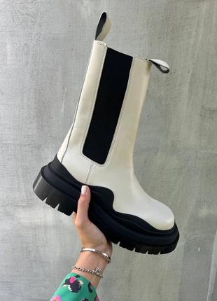 Осінні шкіряні чоботи на масивній підошві