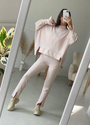Женский костюм