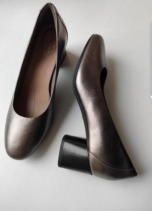 Класні бронзові туфлі clarks англія