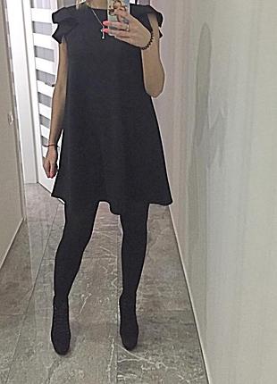 Чорна сукня вільного крою