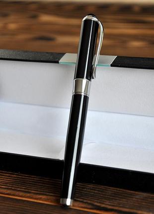 Подарочная шариковая ручка в пластиковом корпусе, черный цвет, с колпачком в коробочке