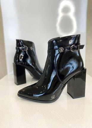 Женские ботинки на каблуке устойчивые на замке лаковые замшевые3 фото
