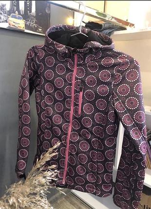 Легкая прочная куртка