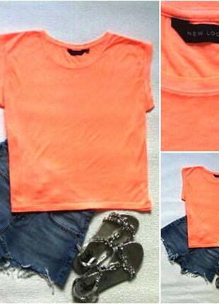 Яркая футболка.большой выбор футболок в магазине.