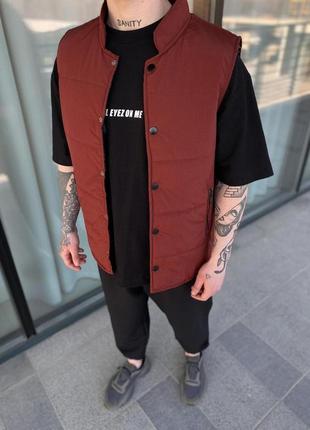 Стильна легка жилетка в бордовому кольорі 👍