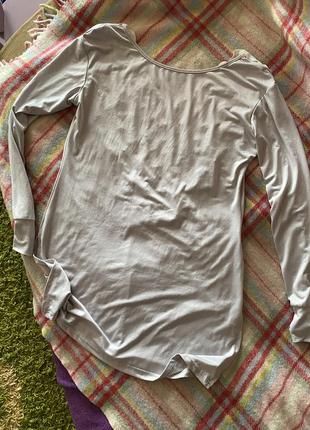 Подовжена сіра блуза кофта із оригінальною спинкою