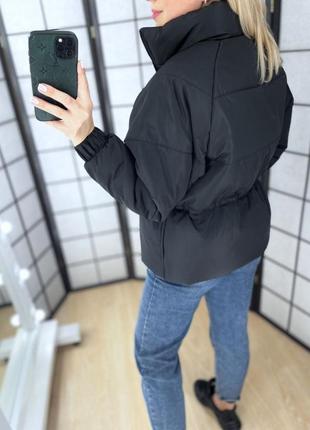 Женская куртка с высоким воротником теплая осенняя черная бежевая малиновая3 фото
