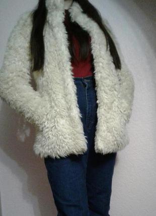 Шубка ванильного цвета