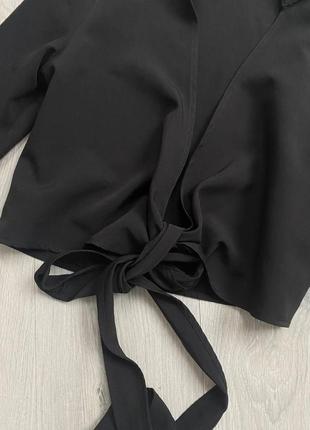 Чорна кофта / блуза на зав'язках prettylittlething2 фото