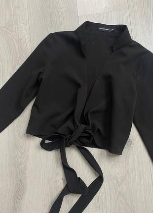 Чорна кофта / блуза на зав'язках prettylittlething4 фото