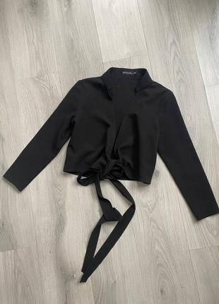 Черная кофта / блуза на завязках prettylittlething