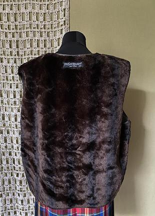 Yves saint laurent утеплювач для плаща та пальта ♥️ також можна носити як самостійну желетку 🌺