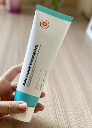 Зволожуюча очищаюча пінка a'pieu madecassoside cleansing foam 130 ml