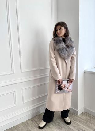 Зимнее кашемировое роскошное светлое пальто с мехом лисы7 фото