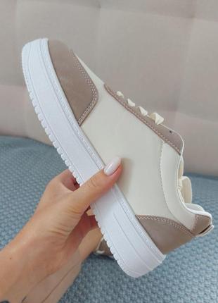 Жіночі кросівки sneakers beige white

женские кроссовки3 фото