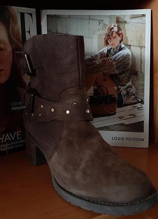 Замшевые ботинки ботильоны от clarks