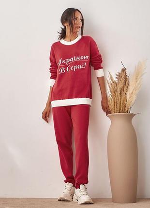 Женский трикотажный джемпер с надписью красного цвета. модель 2427 trikobakh3 фото