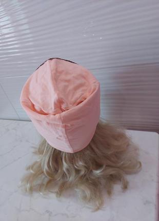 Легкая нкжно персиковая шапка с серебристой звездой 3-5 лет8 фото