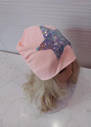 Легкая нкжно персиковая шапка с серебристой звездой 3-5 лет3 фото