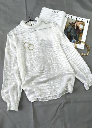 Біла блуза оверсайз шовк лео принт reiss