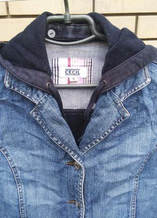 Куртка женская джинсовая с капюшоном, размер с/м.2 фото