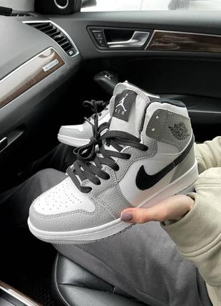 Женские кроссовки brand new with original box Air Jordan 11 CMFT Low Boys CZ0907-006 smokey grey