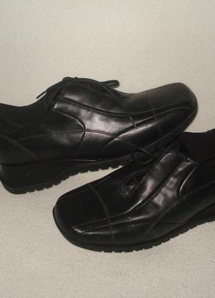 39-40 р./26 cм.  фирменные кожаные демисезонные ботинки