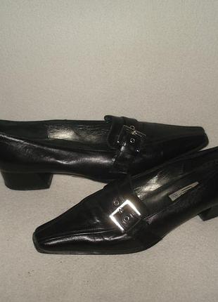 36 р./24 див. брендові шкіряні туфлі/лофери