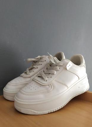 Кросівки білі база6 фото