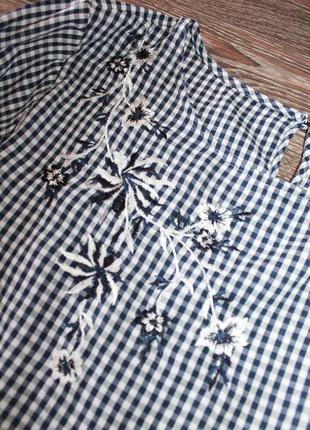 Красивая блуза модного кроя с вишивкой george