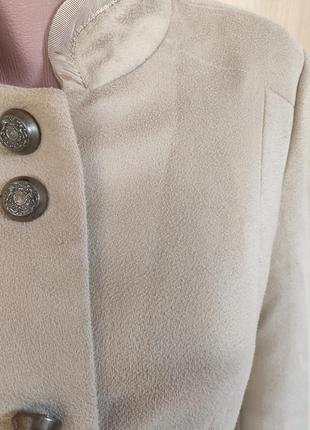 Актуальное бежевое пальто на пуговицах marks & spencer4 фото