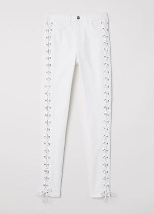 Білі джинси з зав"язками по боках1 фото