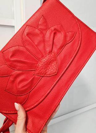 Чудова мила яскрава червона вінтажна сумочка сумка довга ручка на плече ремінець ретро вінтаж1 фото