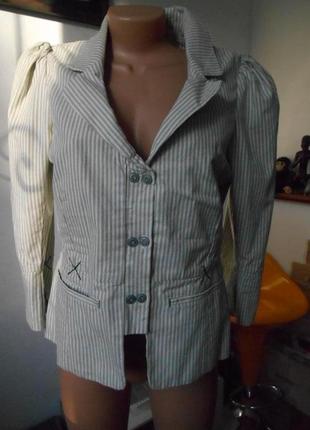 Пиджак  модный в полоску р.l  очень оригинальный!