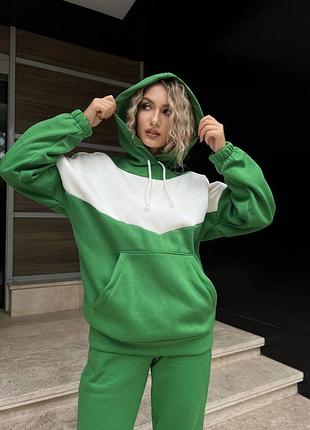 Жіночий костюм