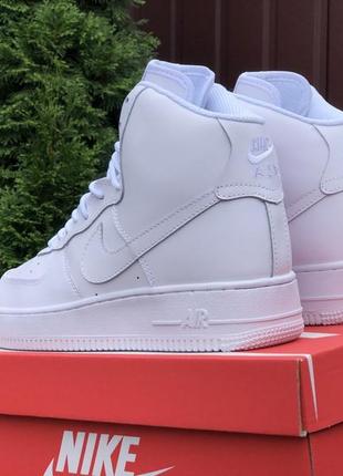 Женские кроссовки высокие nike air force 1 белые6 фото