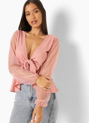 Блуза -топ на завязке спереди в горошек boohoo розовая3 фото