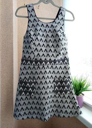 Модний сарафан/плаття з накладними кишенями в геометричний принт