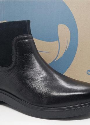 Шкіряні водовідштовхувальні черевики clarks оригінал