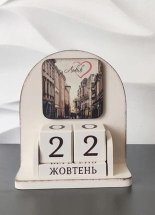 Вечный календарь "львів" настольный деревянный с изображением города львов1 фото