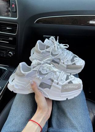 Жіночі кросівки