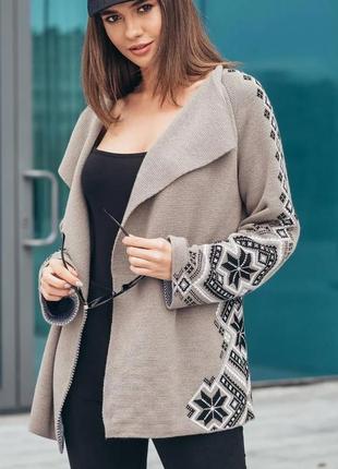 Жіночий кардиган сірий в українському стилі