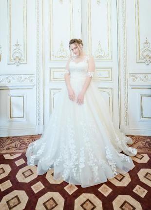 Весільна сукня зі шлейфом розмір 48-501 фото