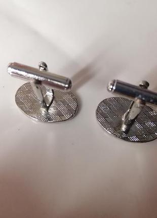 Набор запонки и зажим для галстука.