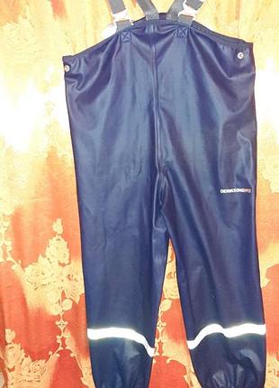 Штаны резиновые рост 130 см.