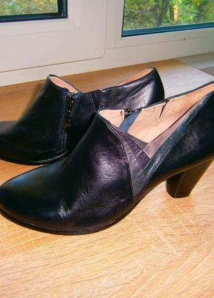 Красиві жіночі черевики з натуральної шкіри. piazza