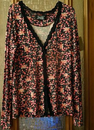 Трикотажная кофтачка отделка черное кружево