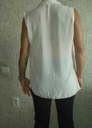 Блуза кремова з оздобленням на комірці.2 фото