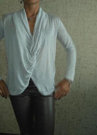 Стильна блуза з шкіряним оздобленням на плечах.3 фото